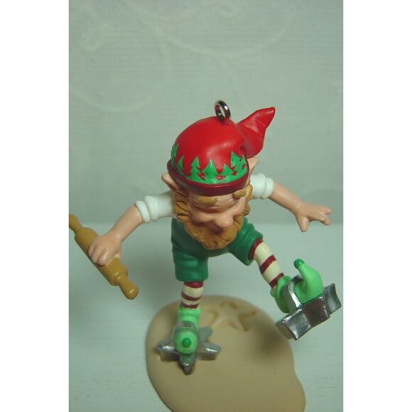 HALLMARK CREATIVE CUTTER COOKING FOR CHRISTMAS ELF--2001--NO BOX - Picture 2 of 3